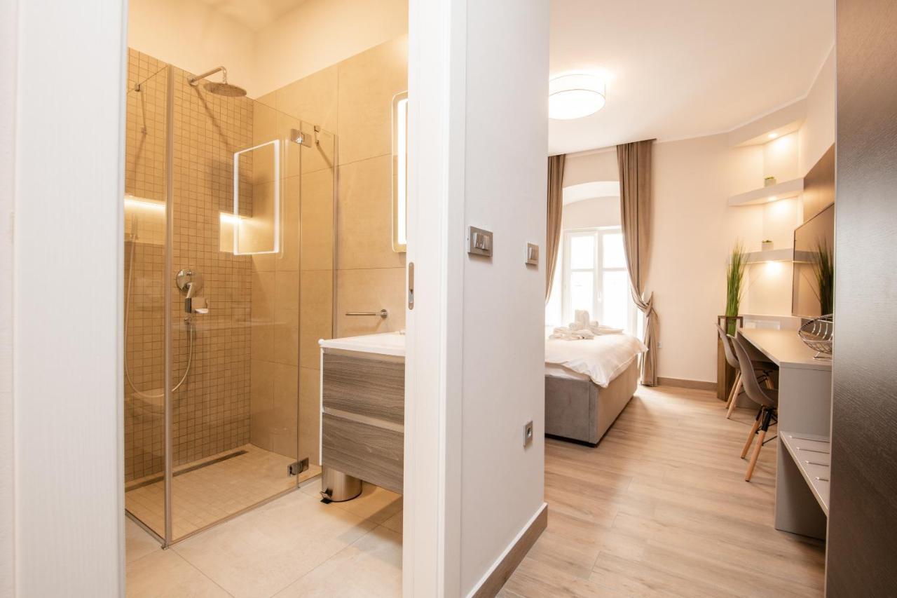 Deluxe Apartments & Rooms Revis 里耶卡 外观 照片